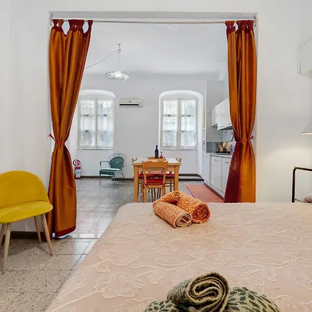 Chez Moi - *